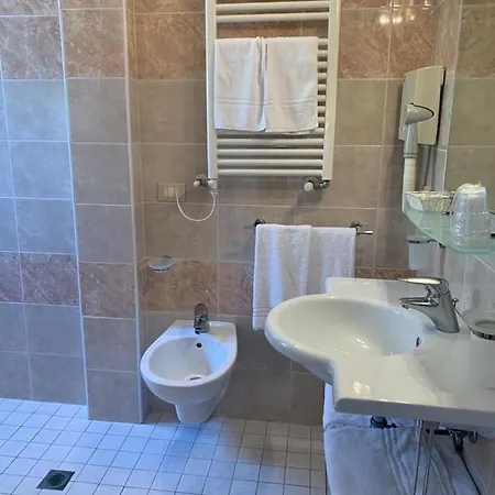 Bristol - Koolibry 3* チェルヴィア