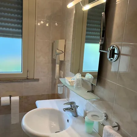 Otel Bristol - Koolibry Cervia