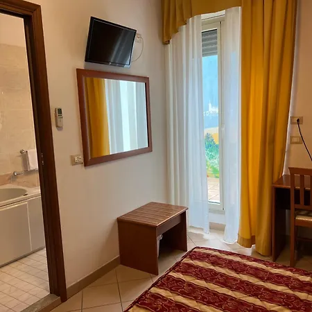 Bristol - Koolibry Otel 3*