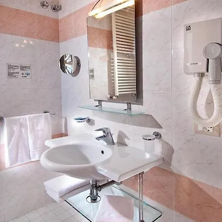 Bristol - Koolibry 3* チェルヴィア